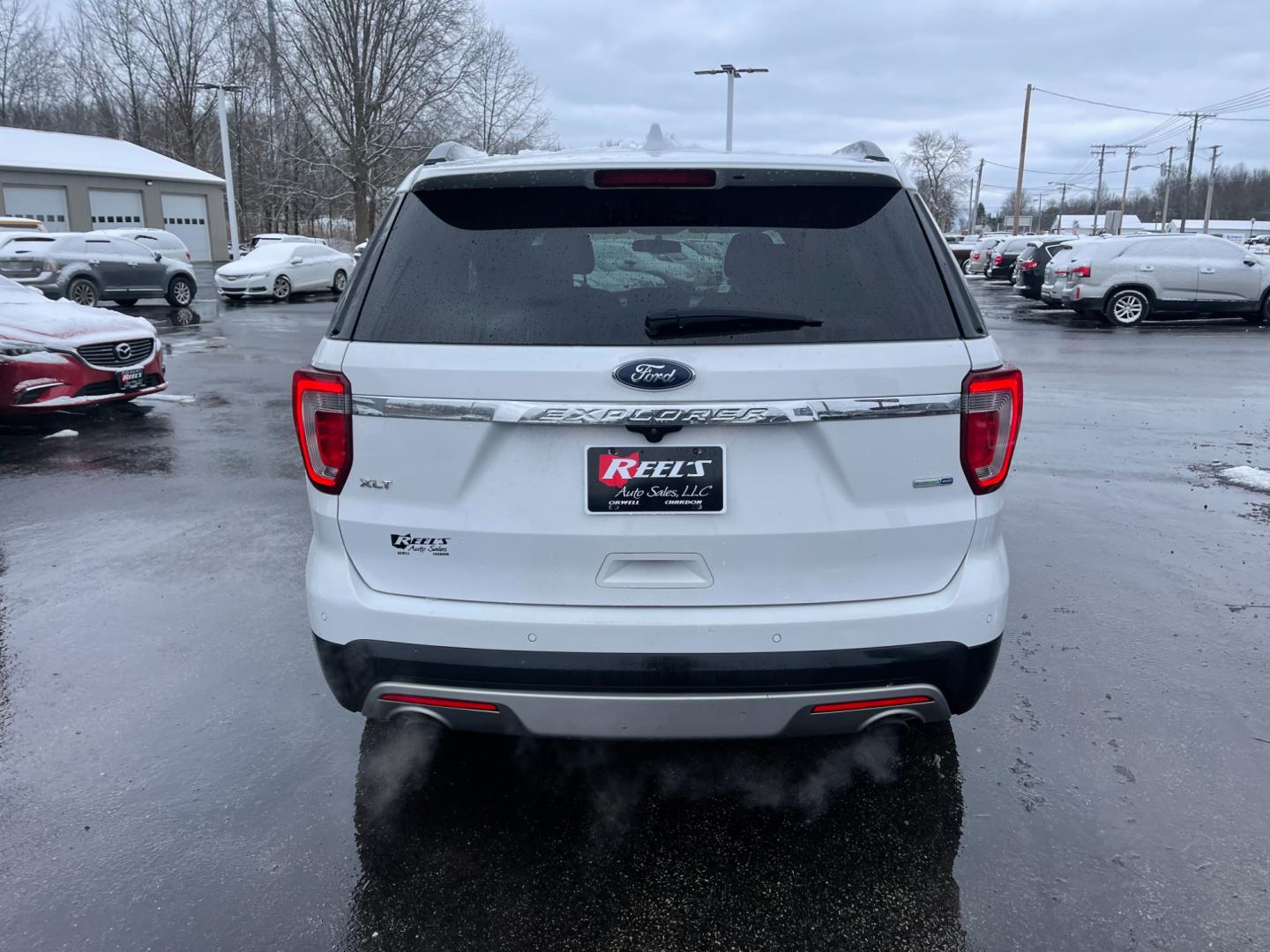 2017 White /Black Ford Explorer XLT 4WD (1FM5K8DH4HG) with an 2.3L I4 DOHC 16V Turbo engine, 6A transmission, located at 547 E. Main St., Orwell, OH, 44076, (440) 437-5893, 41.535435, -80.847855 - Photo#8